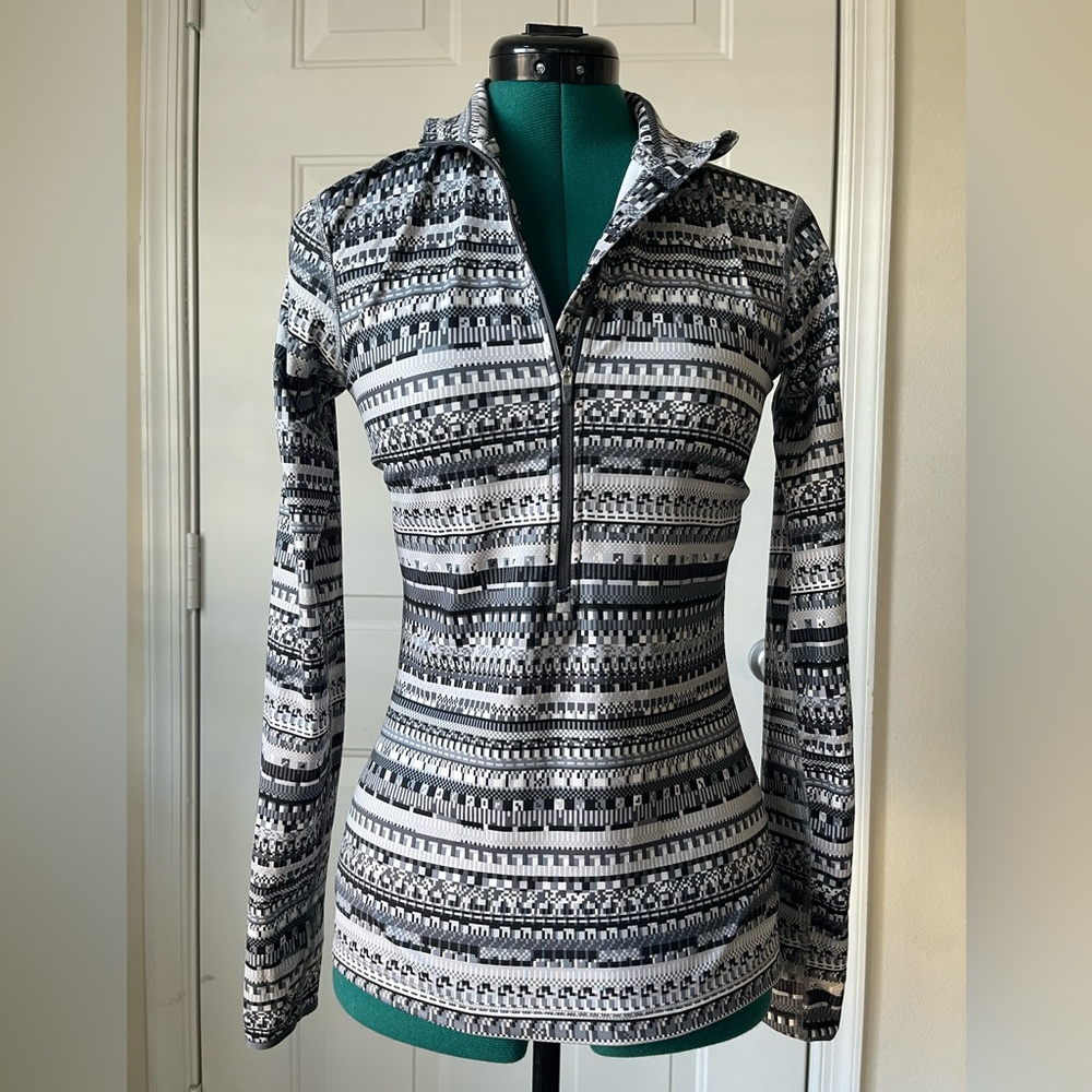 Nike Women's Black and White Patterned Zip Up